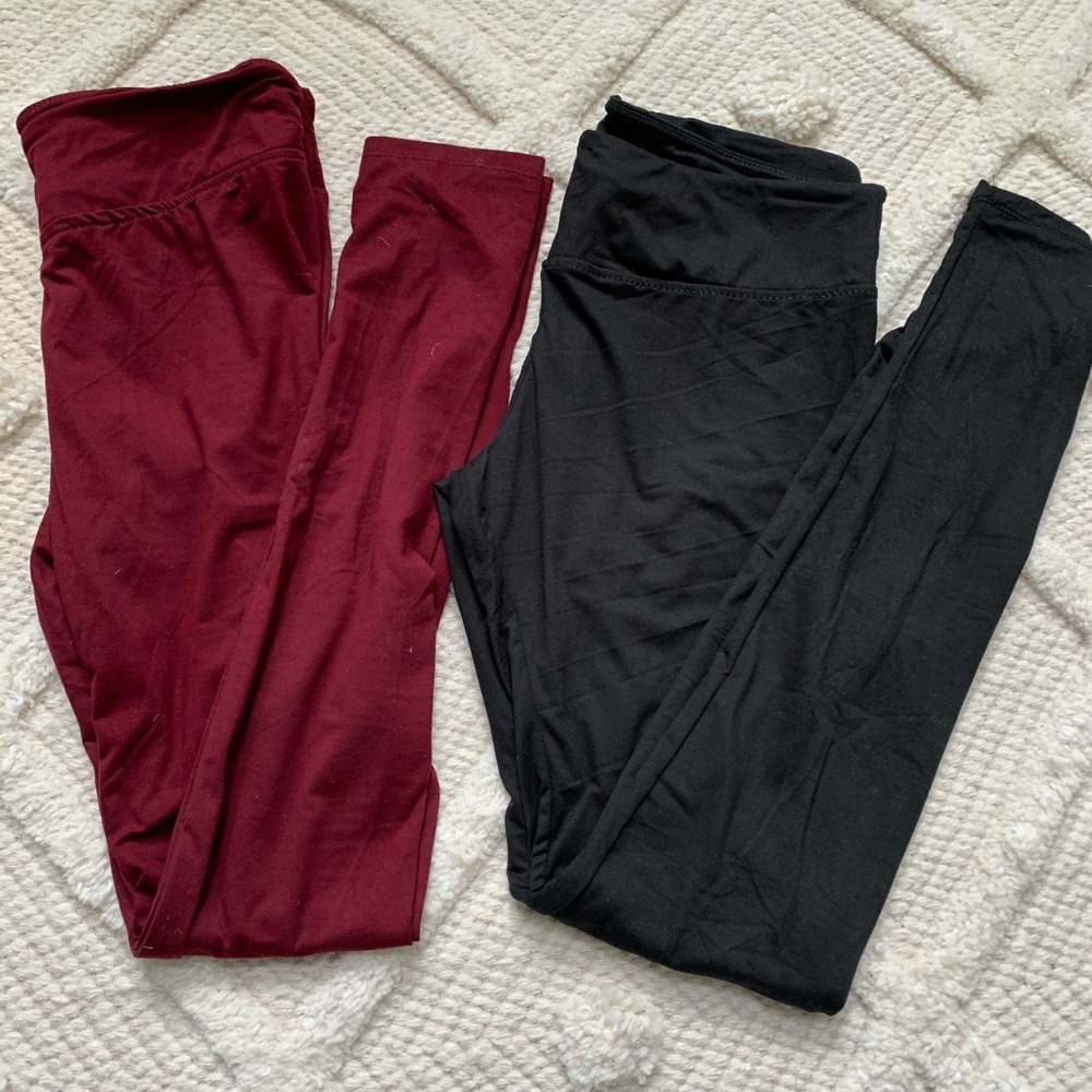 2 pairs of leggings